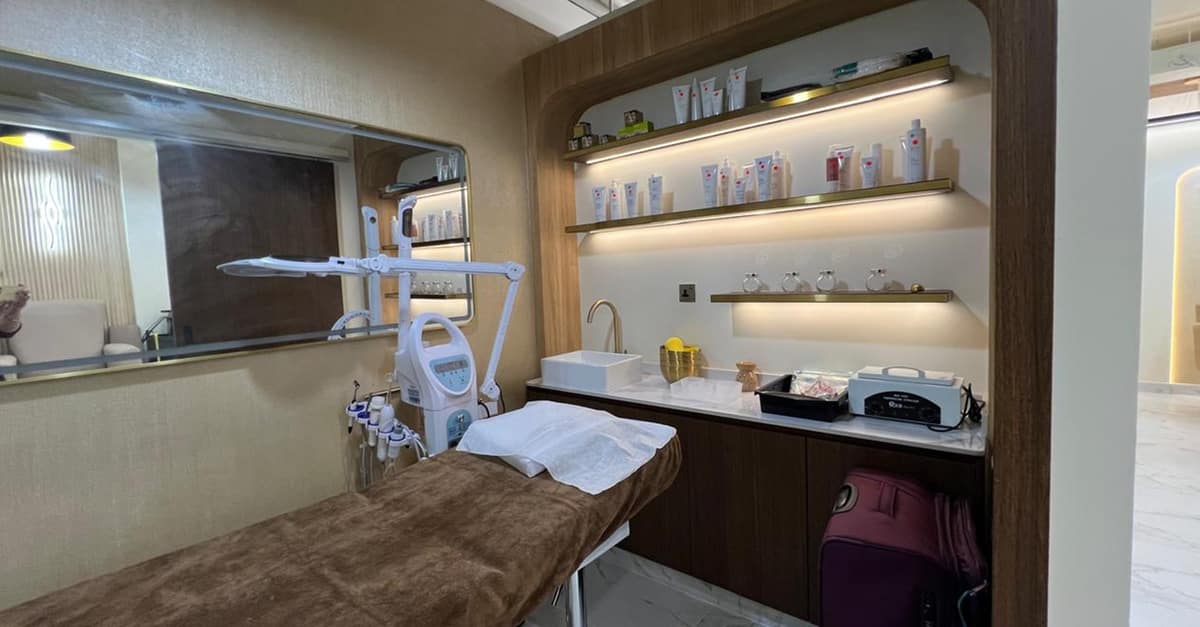 Hair Wash, Blow Dry, Roots, Full Hair Color, & More – For Women Dubai TMLH.com Special Offers, Deals & Discounts in Turkey 5