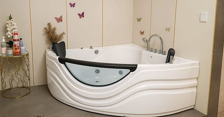 Revitalise With Relaxing Hot Tub With Optional Full Body Spa Treatment Abu Dhabi TMLH.com Special Offers, Deals & Discounts in Turkey