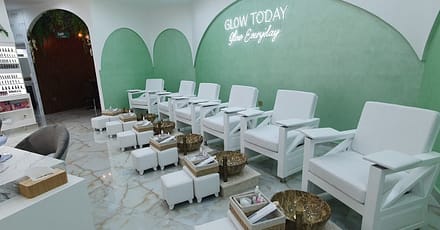 Classic Or Gelish Manicure & Pedicure W/ Optional Hair Wash & Blowdry Sharjah & N. Emirates TMLH.com Special Offers, Deals & Discounts in Turkey